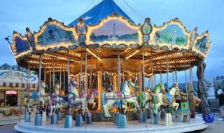 薛之谦演唱会旋转木马是哪首歌 旋转木马唯美图片